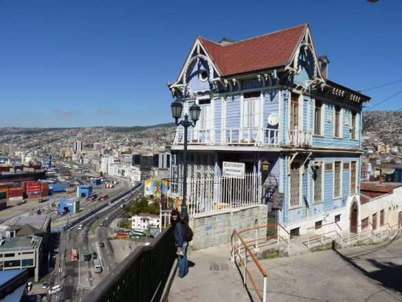 Valparaiso in Cile con case colorate sulle colline