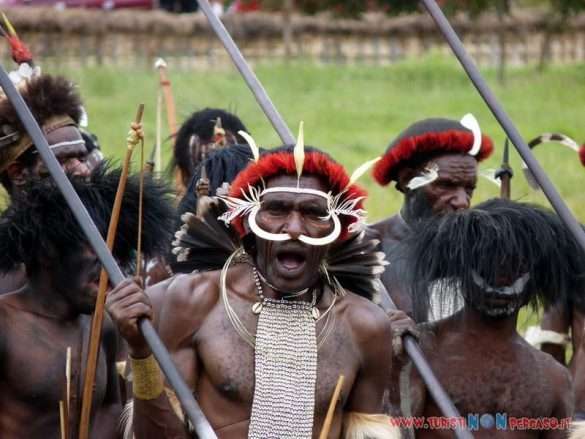 Baliem Festival a Wamena in Papua con tribù in costume tradizionale
