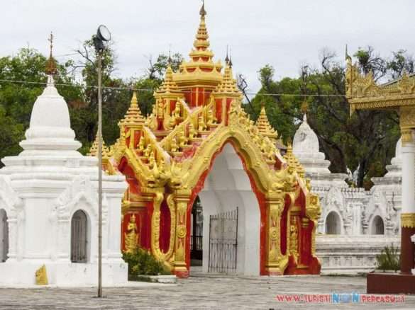 Mandalay in Myanmar con templi e pagode