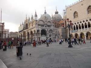 Chiesa di Santa Maria dei Miracoli nella laguna di Venezia