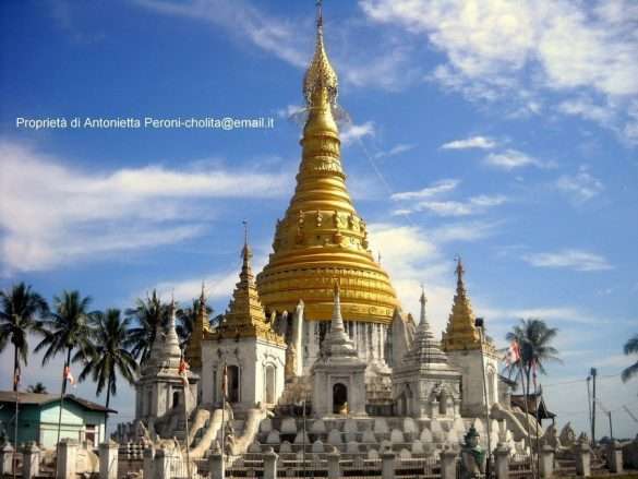 Shwedagon Paya a Yangon in Myanmar