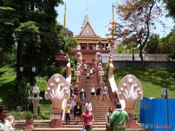 Wat Phnom sulla collina di Phnom Penh in Cambogia