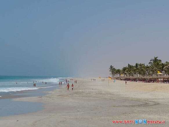 video Salalah Oman Rothana Resort spiaggia