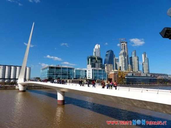 Puente de la Mujer nel quartiere Puerto Madero di Buenos Aires