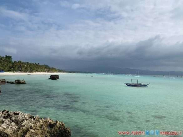 Mare e spiaggia di Boracay nelle Filippine